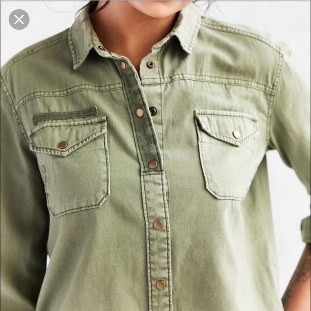NWOT- BDG army surplus shirt, size small